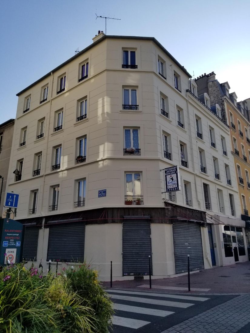 Ravalement de façade d’un immeuble haussmannien sous échafaudage, chantier SOGED