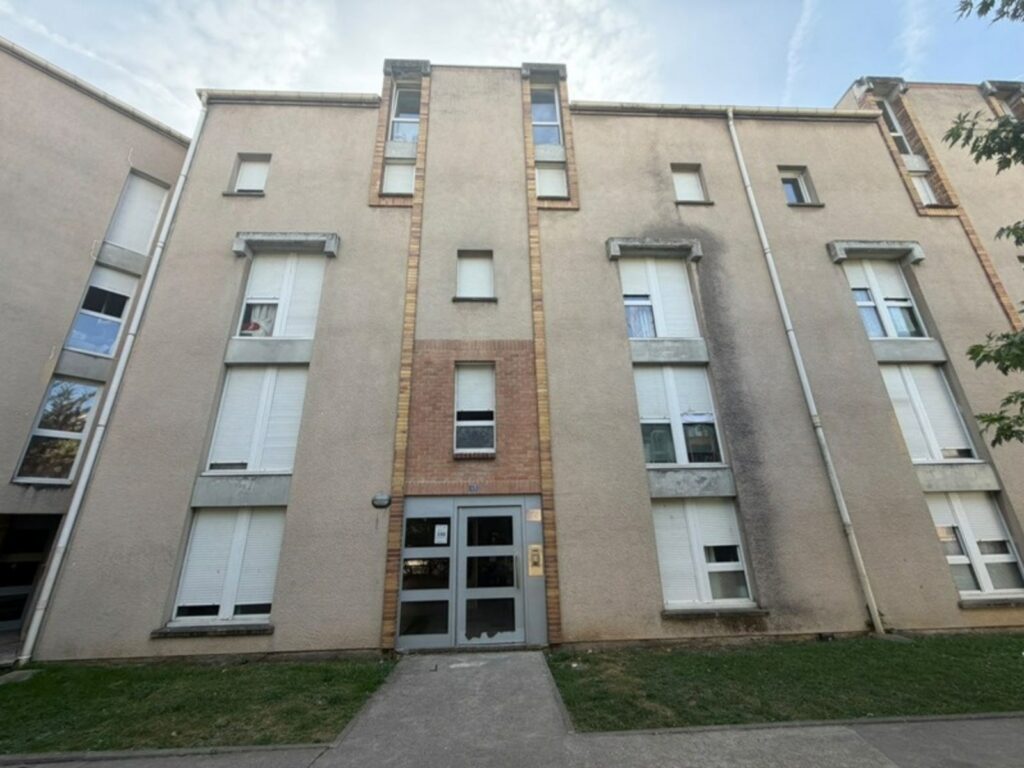 Façade d’une résidence de logements collectifs à Cergy, chantier SOGED