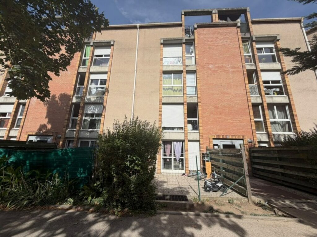 Façade d’une résidence de logements collectifs à Cergy, chantier SOGED