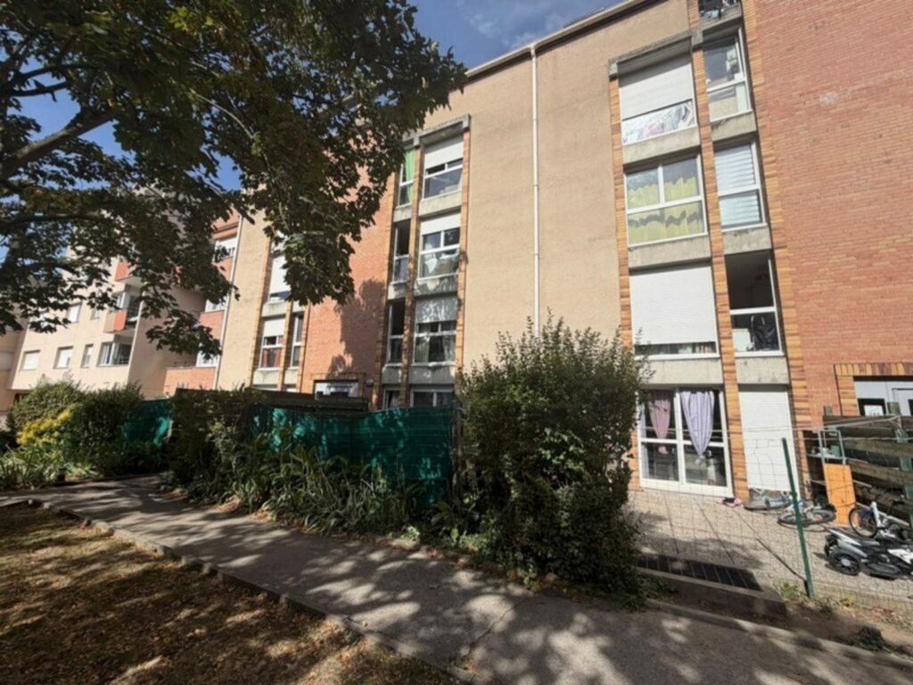 Façade d’une résidence de logements collectifs à Cergy, chantier SOGED
