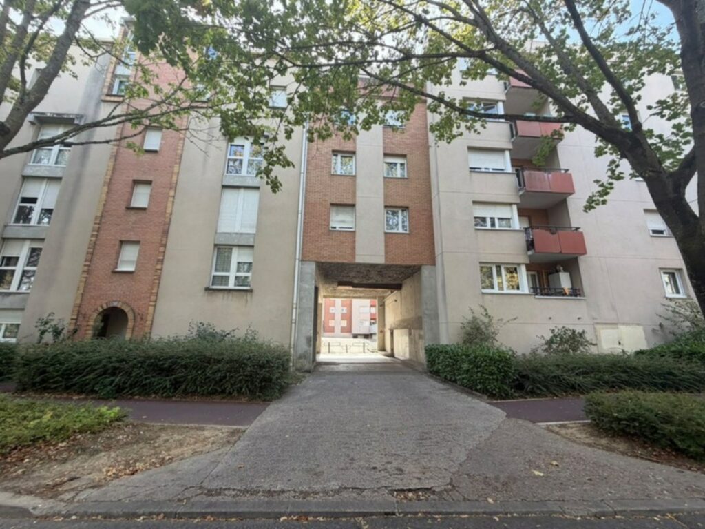 Résidence de logements collectifs à Cergy vue depuis la rue, chantier SOGED
