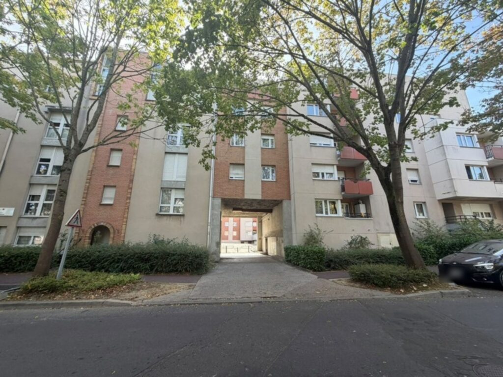 Résidence de logements collectifs à Cergy vue depuis la rue, chantier SOGED