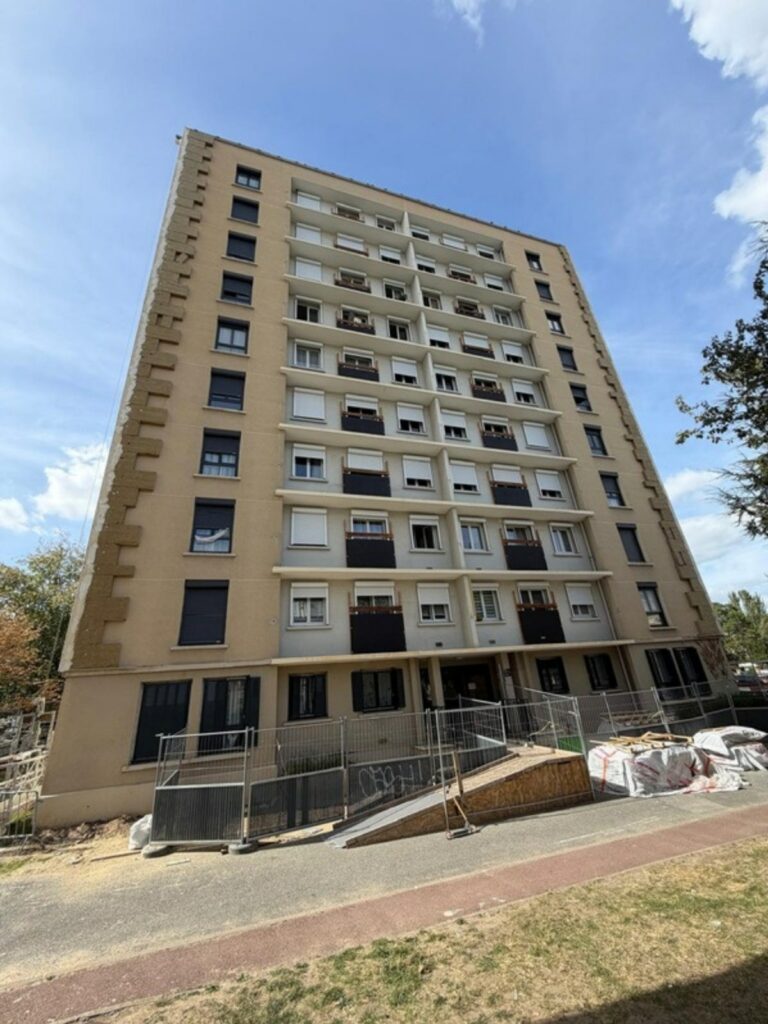 Immeuble de logements en réhabilitation énergétique à Châtenay-Malabry, chantier SOGED