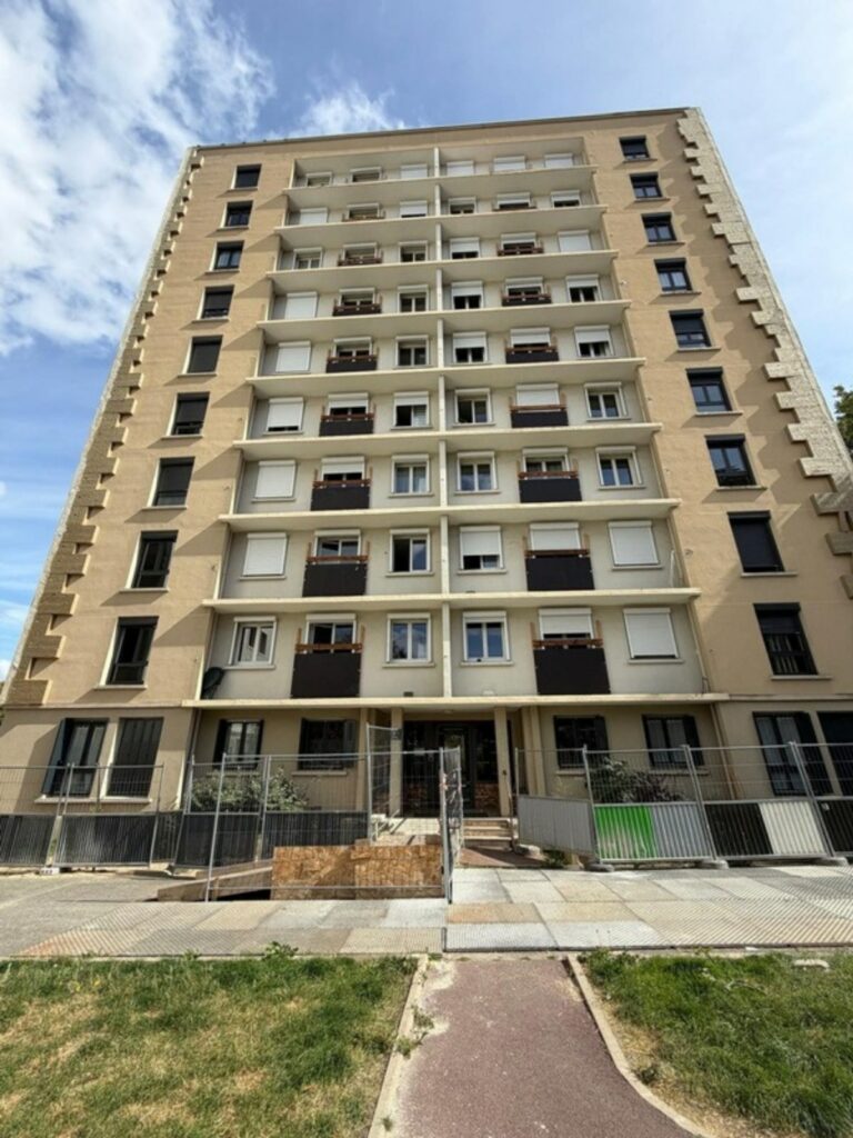 Immeuble de logements en réhabilitation énergétique à Châtenay-Malabry, chantier SOGED