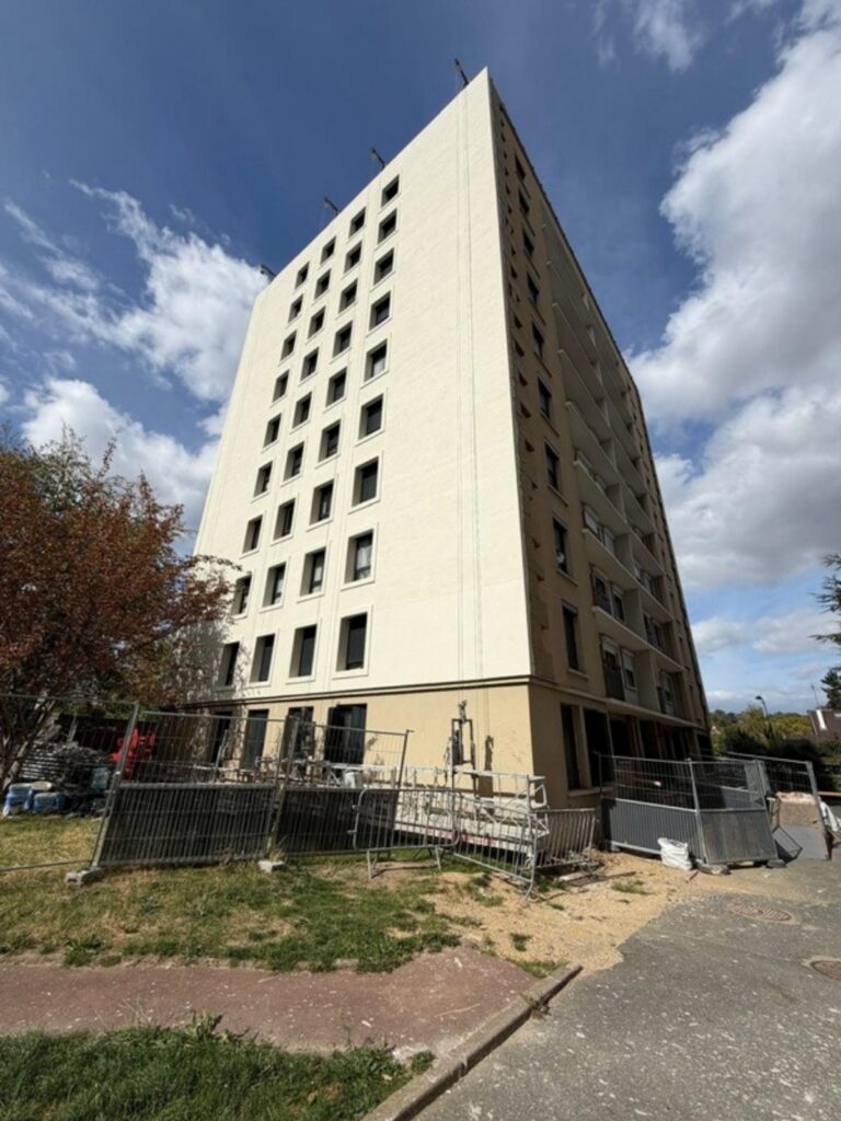 Immeuble de logements en réhabilitation énergétique à Châtenay-Malabry, chantier SOGED