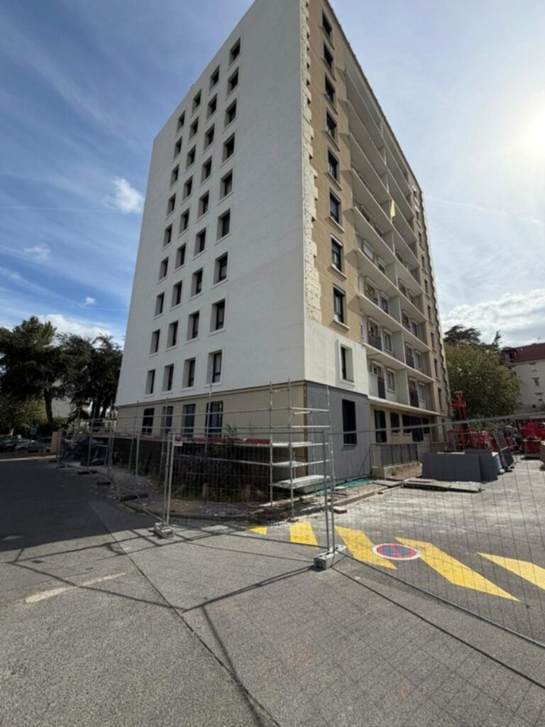 Immeuble de logements en réhabilitation énergétique à Châtenay-Malabry, chantier SOGED