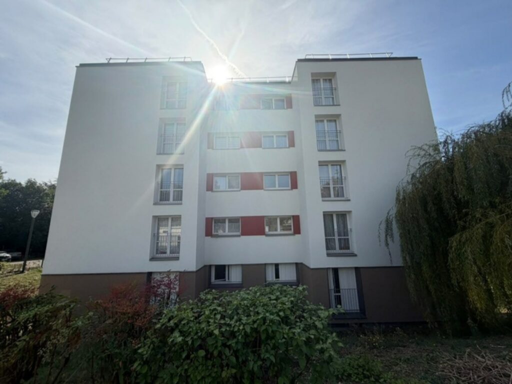 Pignon et façade rénovés d’un immeuble collectif à Ézanville, chantier SOGED