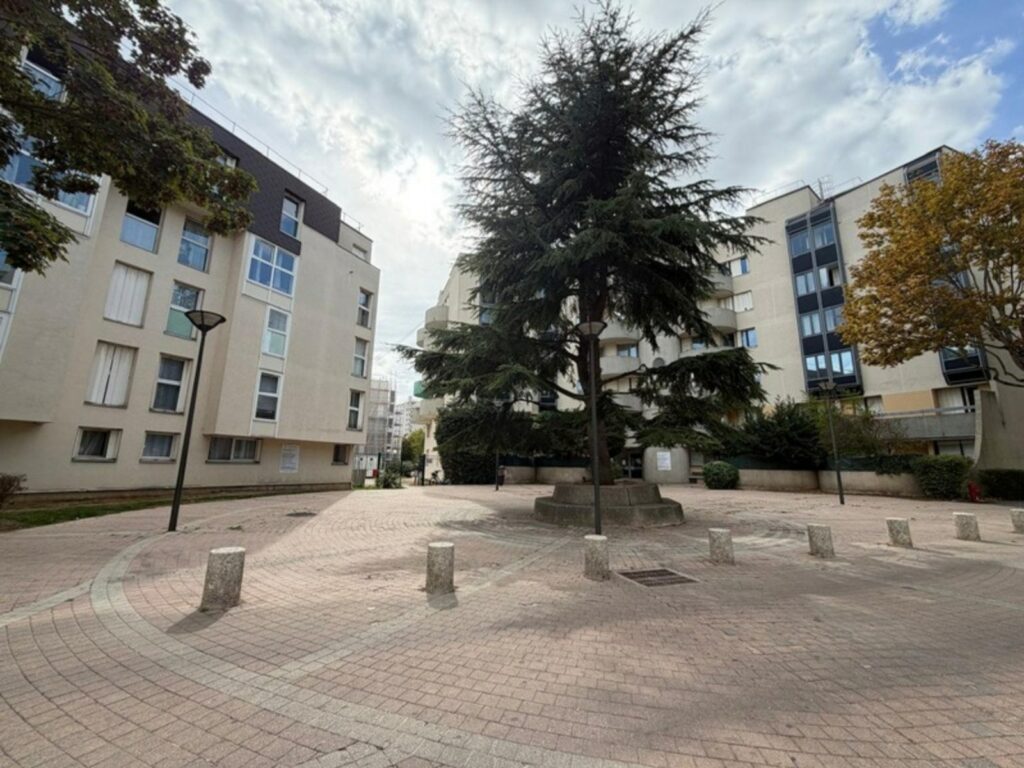 Résidence en cours de réhabilitation à Châtillon, chantier SOGED