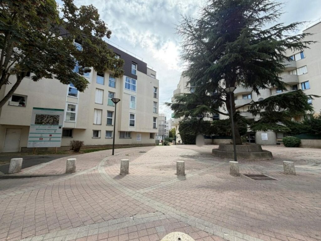Résidence en cours de réhabilitation à Châtillon, chantier SOGED