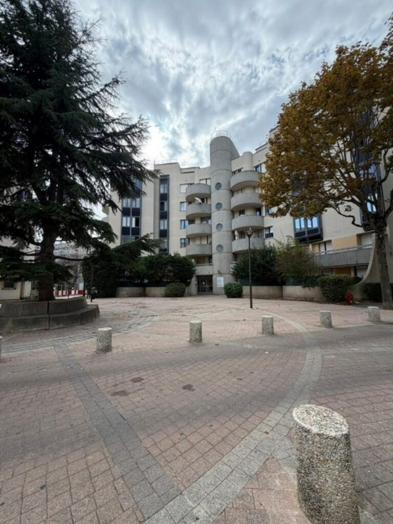 Résidence en cours de réhabilitation à Châtillon, chantier SOGED