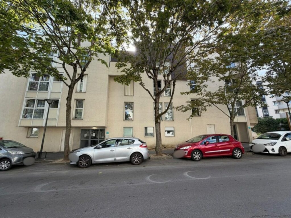 Résidence en cours de réhabilitation à Châtillon, chantier SOGED
